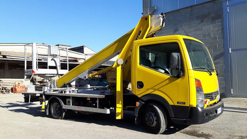 Multitel 182 AZ su Nissan Cabstar