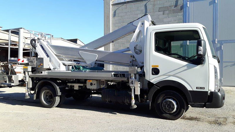 HX200 EX su Nissan Cabstar